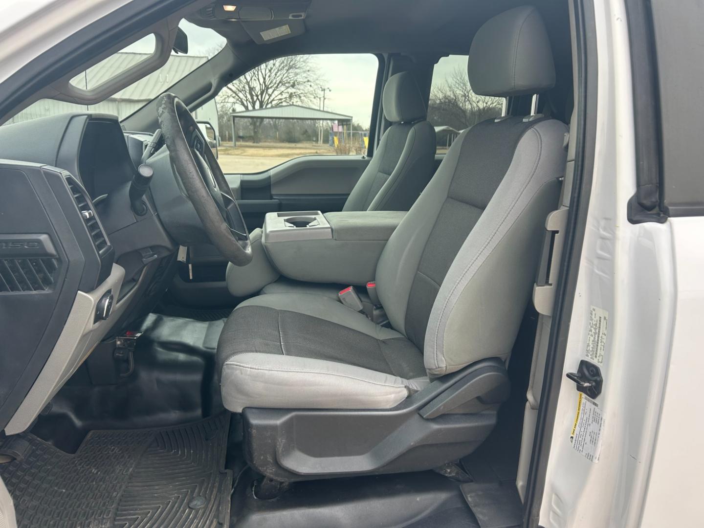 2017 White /Gray Ford F-150 XLT SuperCab 8-ft. Bed 4WD (1FTEX1EF4HK) with an 5.0L V8 OHV 16V engine, 6-Speed Automatic transmission, located at 17760 Hwy 62, Morris, OK, 74445, (918) 733-4887, 35.609104, -95.877060 - 2017 FORD F-150 5.0 V8 XL SUPERCAB 4WD BI-FUEL RUNS ON CNG (COMPRESSED NATURAL GAS) OR GASOLINE. 2017 FORD F-150 FEATURES A REMOTE KEYLESS ENTRY, POWER LOCKS, POWER WINDOWS, POWER MIRRORS, MANUEL SEATS, CLOTH SEATS, AM/FM RADIO, SIRIUS, CD PLAYER, AUX, USB, BLUETOOTH FOR HANDS-FREE CALLING, MULTI-FU - Photo#8